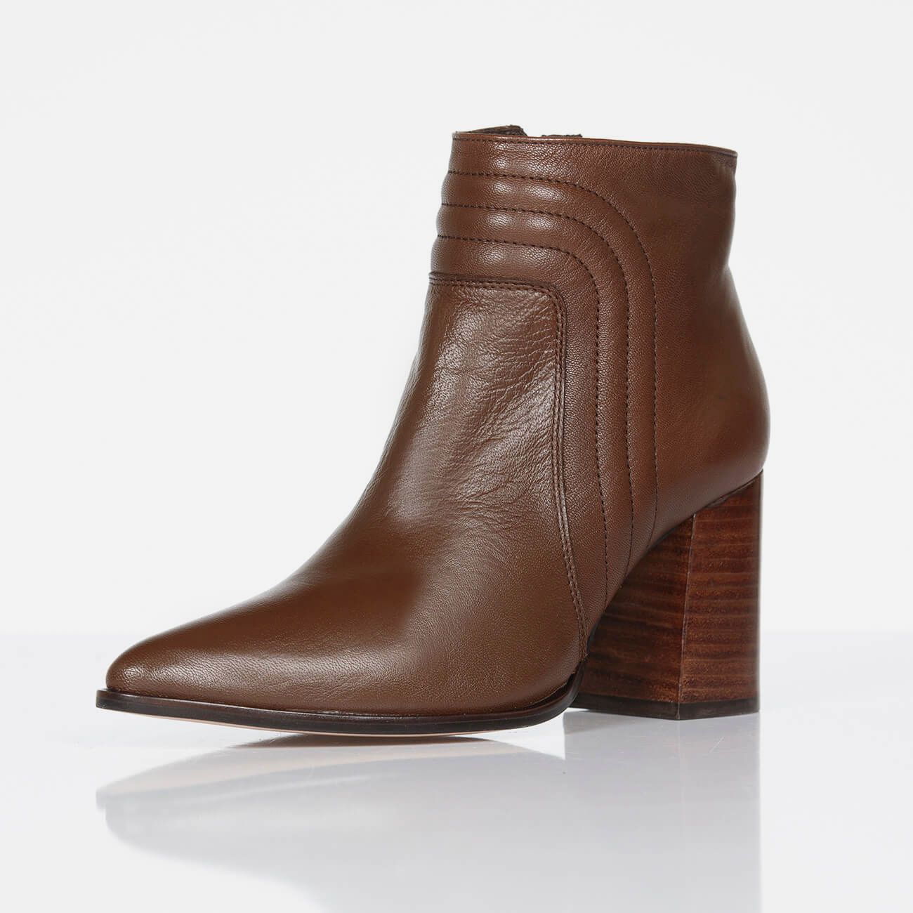 BOTA FEMININA KOTËSI CAFÉ Albanese Studio