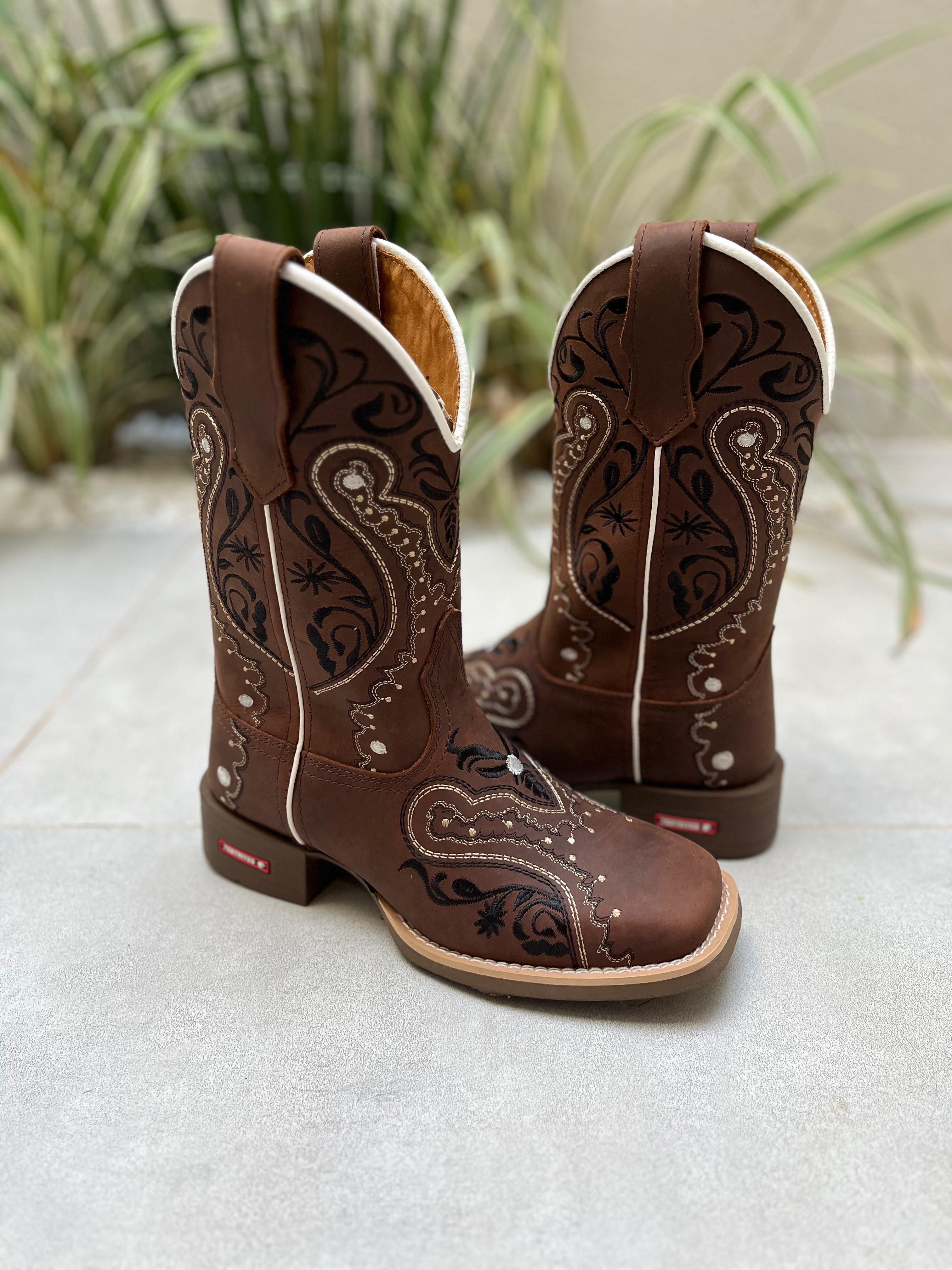 BOTA TEXANA EM COURO BORDADO TRIBAL CANO TRADICIONAL | Botas Texanas Bruto