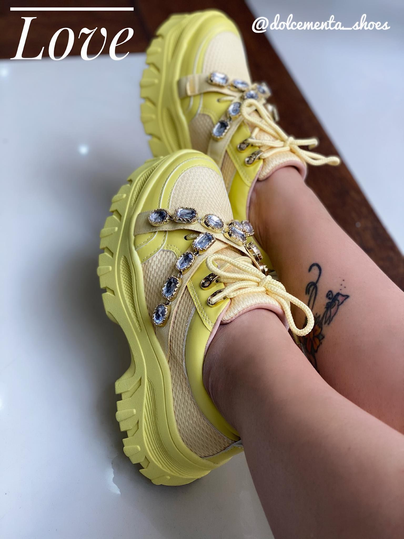 Tenis gucci hotsell com pedras valor