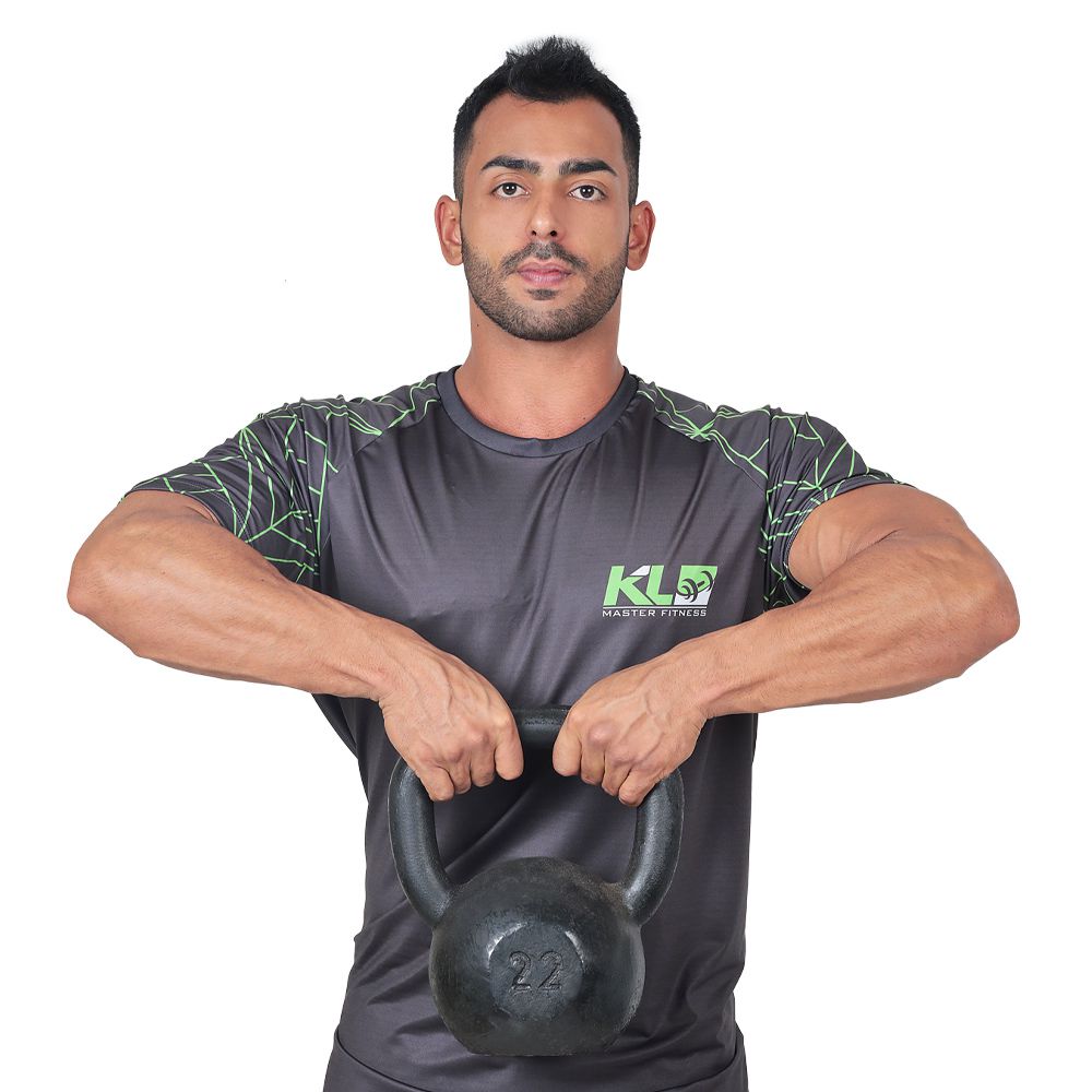 Flexões De Braço De Kettlebell Em Crossfit Salão Imagem de Stock