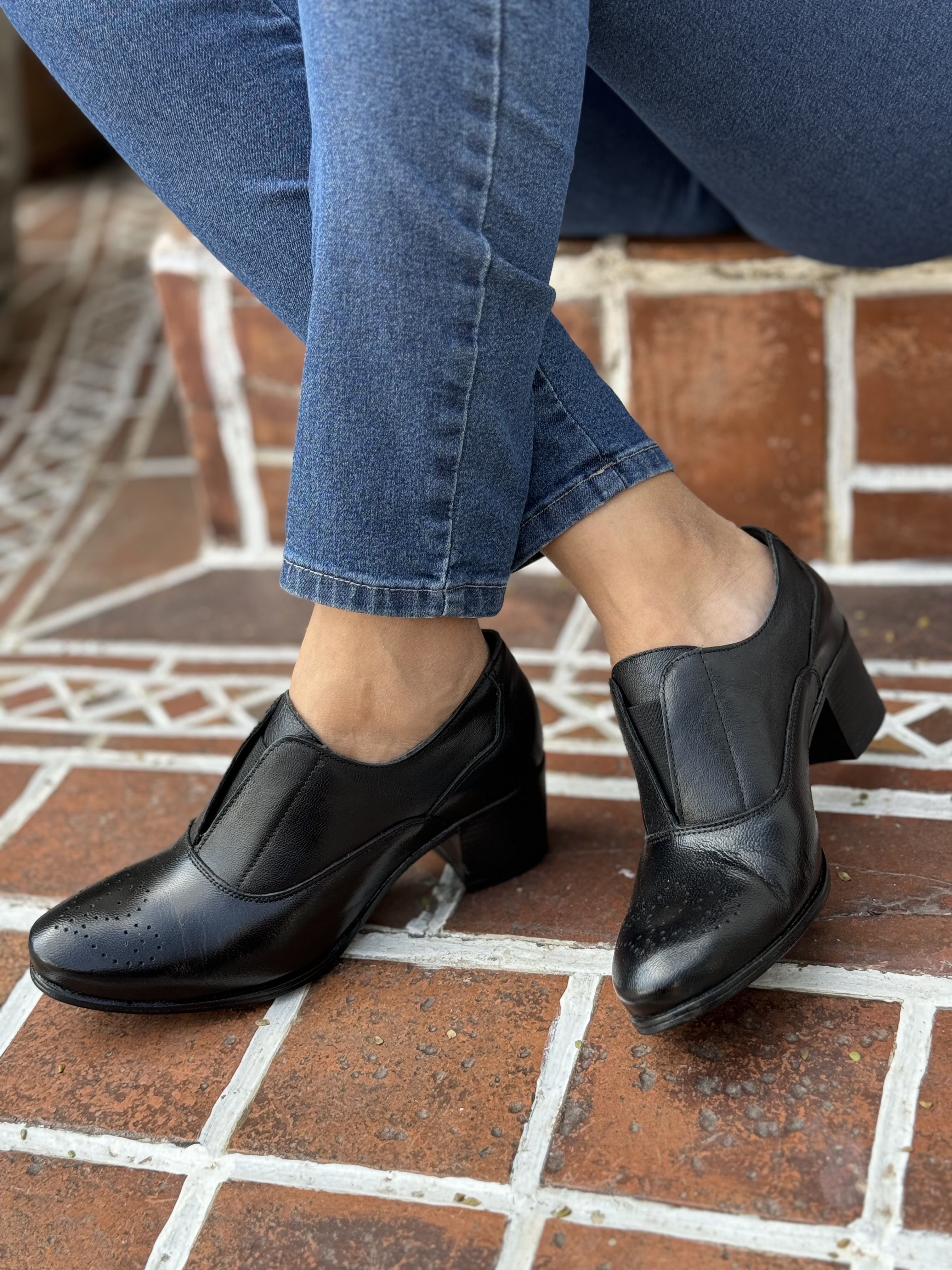 SAPATO OXFORD EM COURO CAPRI PRETO COM ELÁSTICO CÓD.338457
