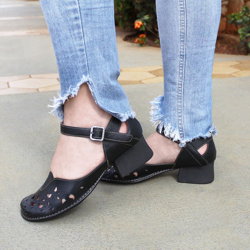 J Gean Sandalia De Couro Salto Grosso Salto Grosso Sapatilhas J