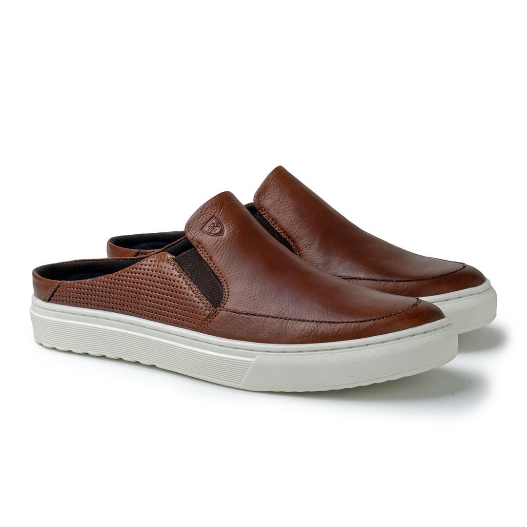 Mule Masculino Connect em Couro Brown Calçados Laroche