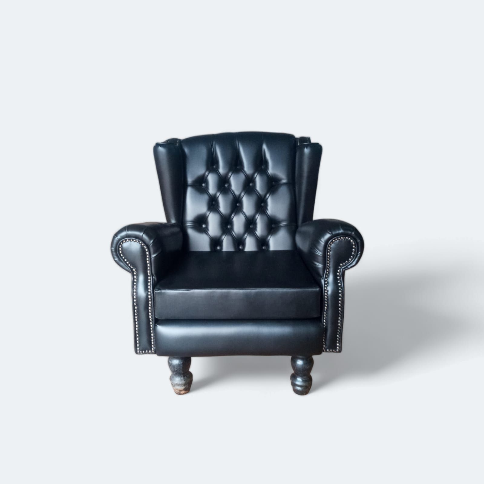 Poltrona Chesterfield VIKING Preto Yasbelly Decor YASBELLY