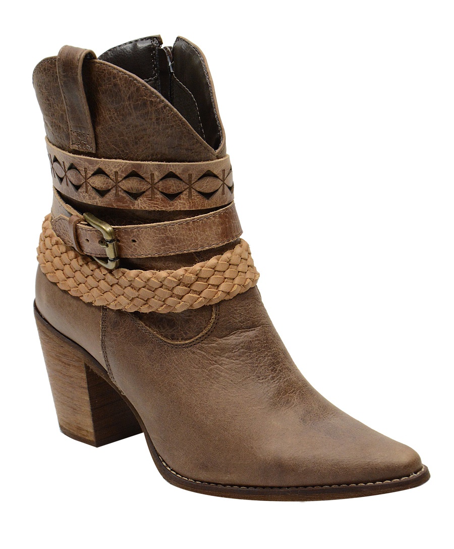 bota marrom cano medio
