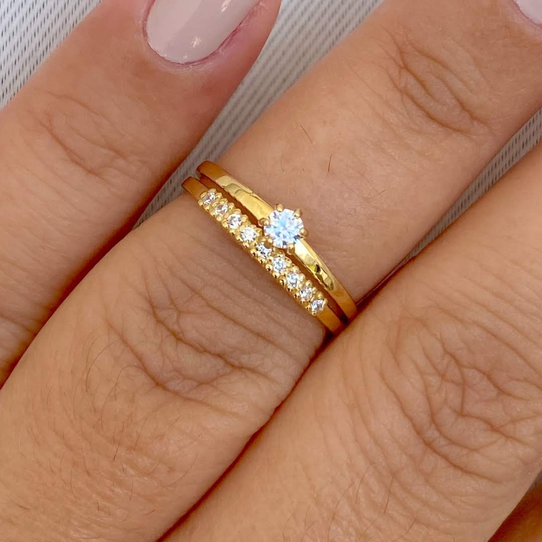 Anel Solitário Duplo com Filete de Zircônias em Ouro 18K