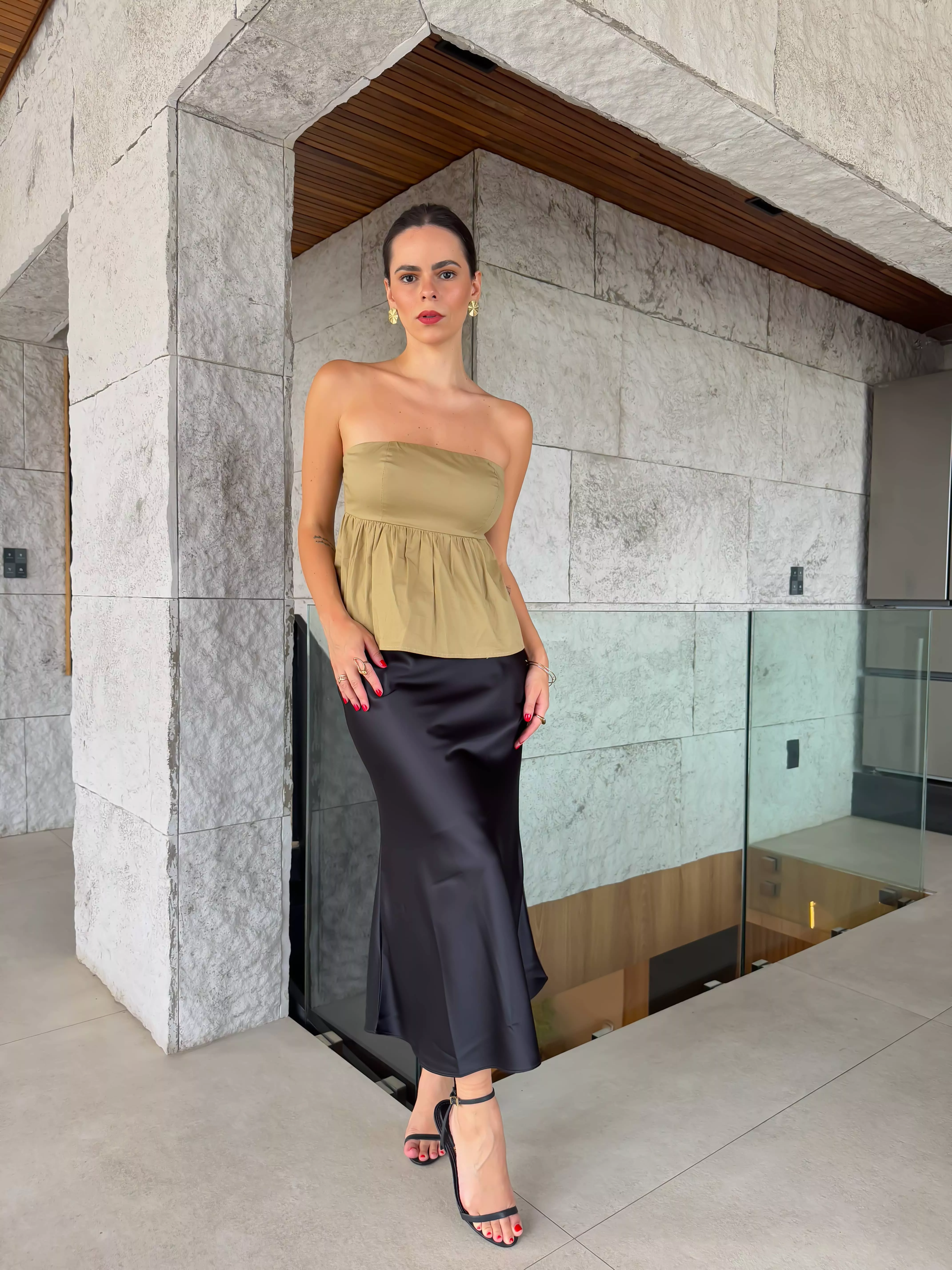 Saia Mayla acetina midi - Preto | AMARI BRAND