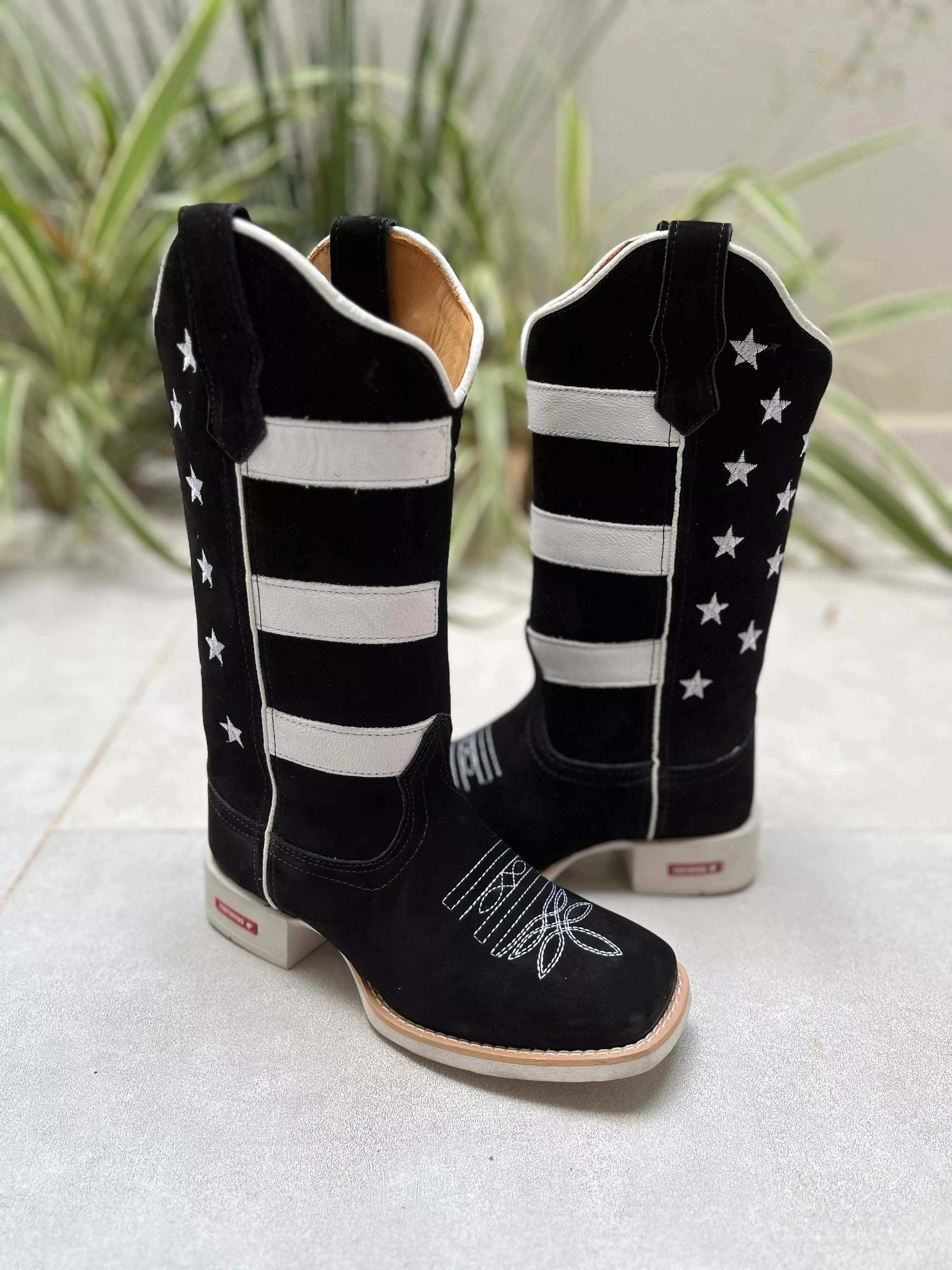 BOTA TEXANA EM COURO PRETO ESTADOS UNIDOS SOLADO BRANCO | Botas Texanas ...