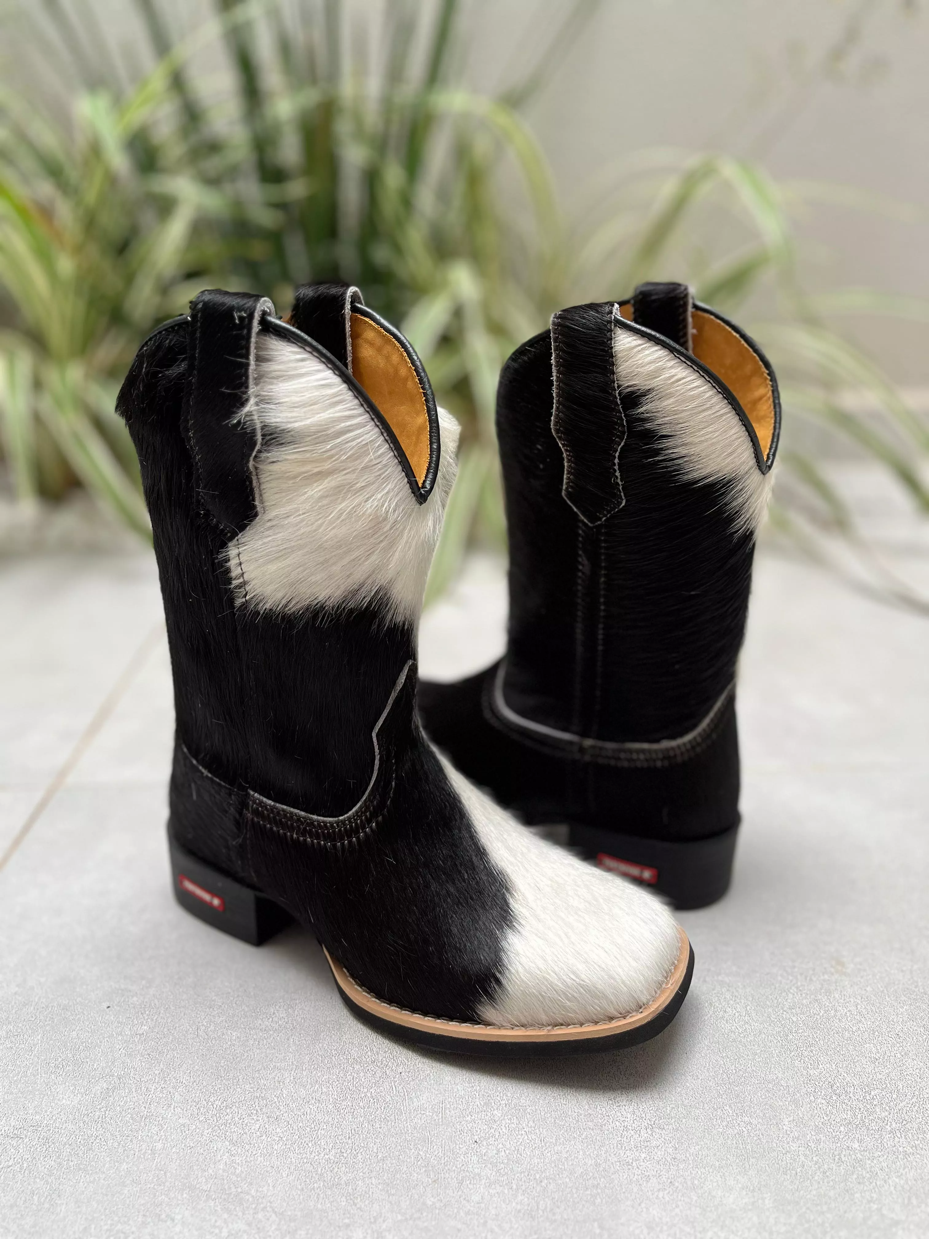 BOTA TEXANA EM COURO VACA MALHADA | Botas Texanas Bruto