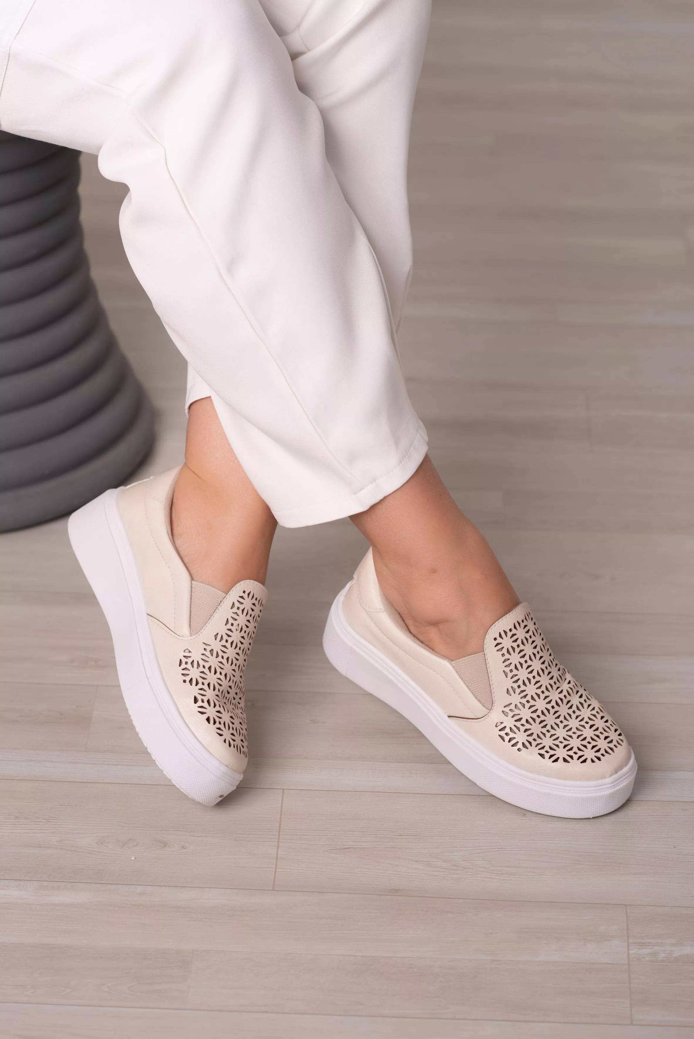 Tênis Slip On Furos Laser_3068- Off | Carolina Lins