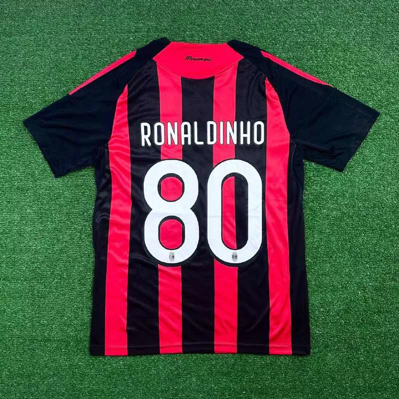 Camisa Retrô AC Milan Home I 08/09 - Ronaldinho 80 - Vermelha