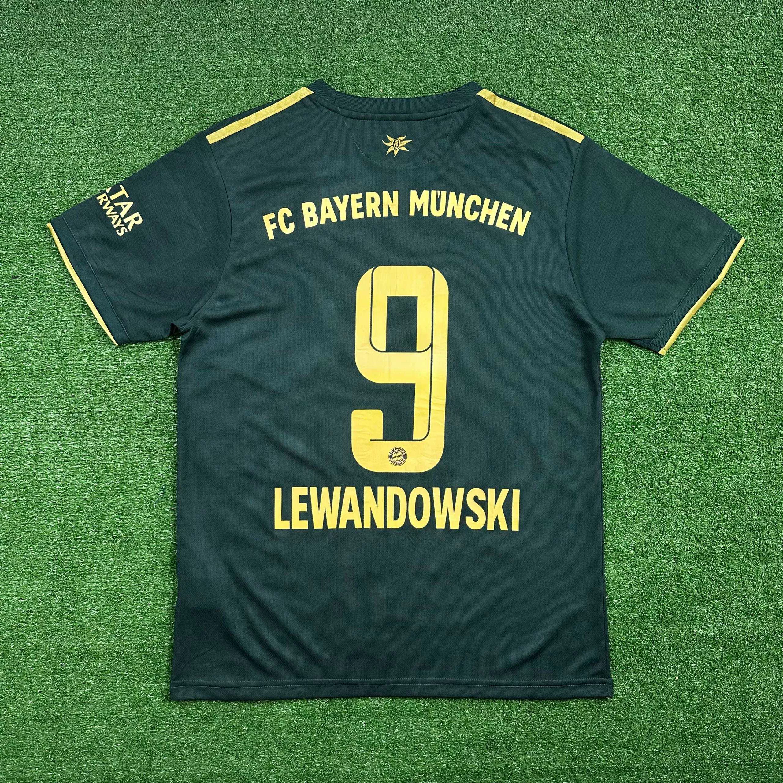 ウェア FC Bayern Munchen Lewandowski 9 21/22 Camisa Retrô Bayern de Munique Edição Especial 21/22 – Lewandowski