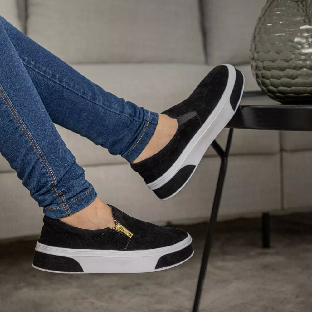 Slip On Feminino em Camurça Preto Solado Com Tiras 503-GG | GuGi