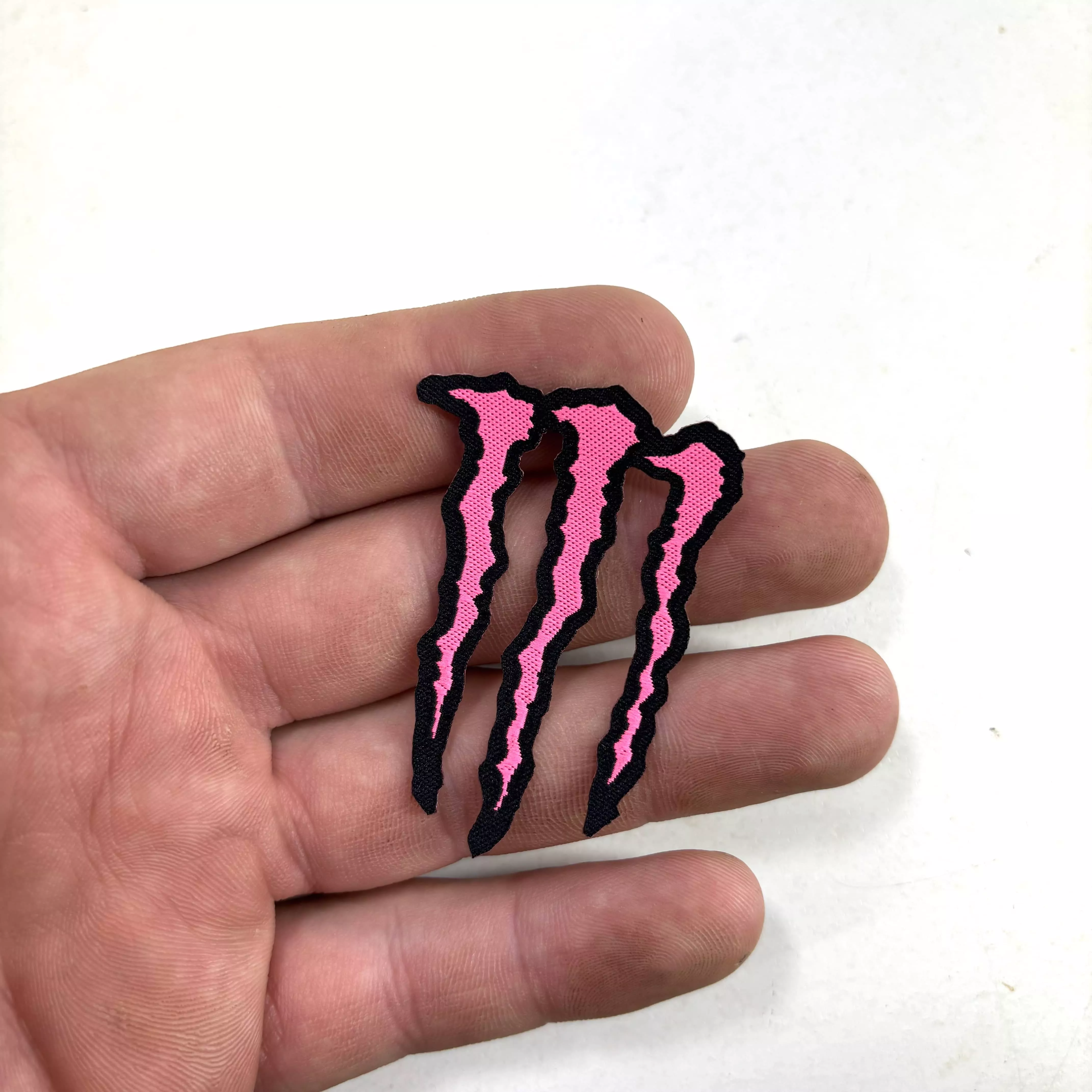 Adesivo para Chapéu - MONSTER ROSA (Patch) | Traias e Catiras | Todo ...