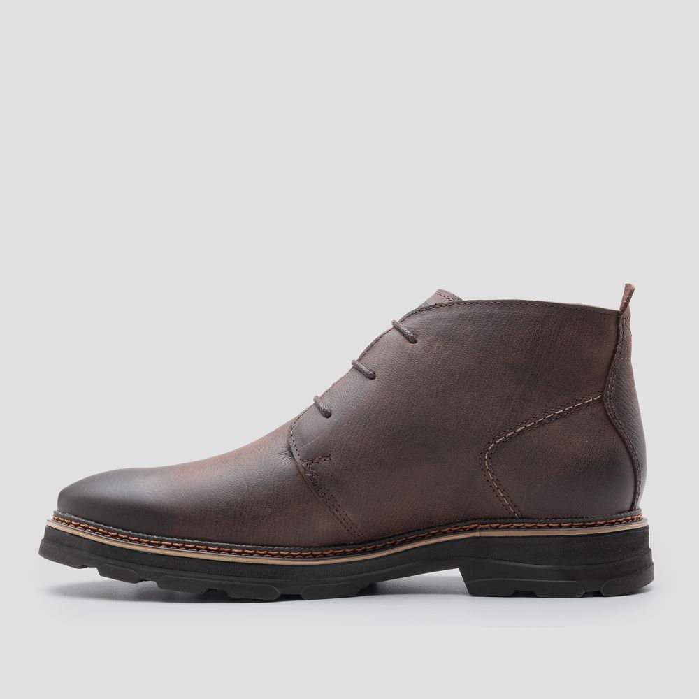 Bota Britton Chukka Café