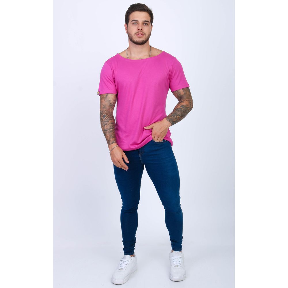 Camiseta Gola Canoa Aberta Cor Rosa Violeta Masculina Slim