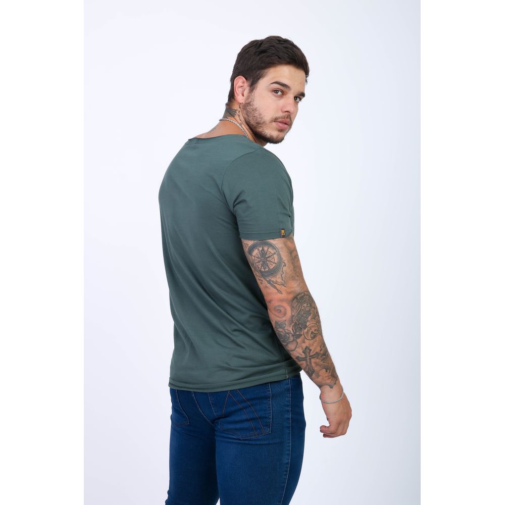 Camiseta Gola Canoa Aberta Cor Verde Musgo Masculina Premium