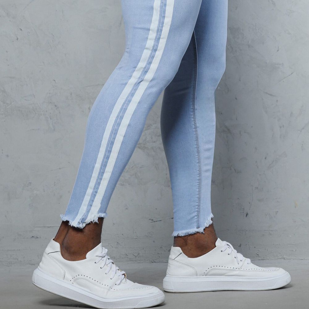 Calça Jeans Azul Clara Skinny Faixa Lateral Codi