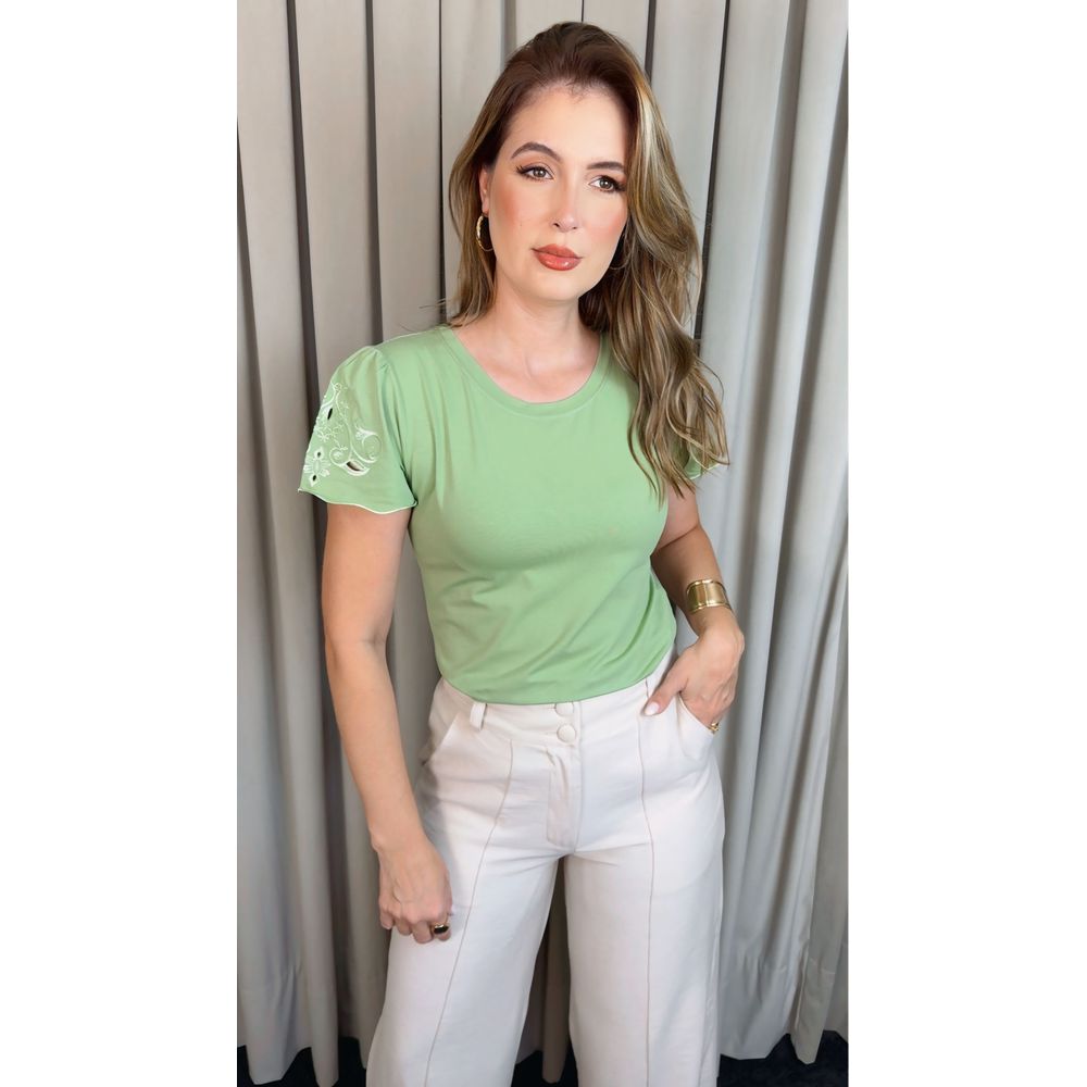 T-shirt Feminina Manguinha Bordada Delicada - Verde - Cod 512