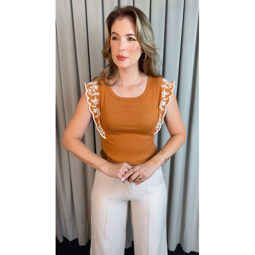 T-shirt Feminina Cavada Bordada - Terracota - Cod 515