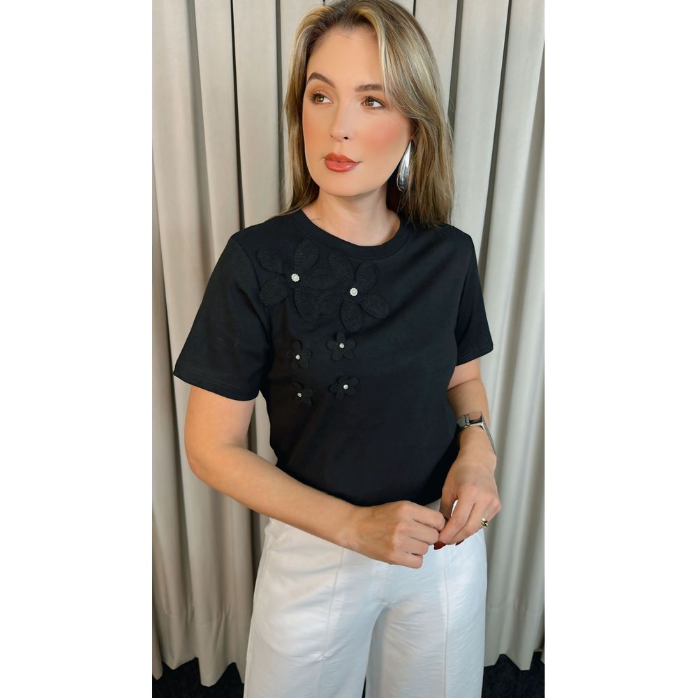T-shirt Feminina Com Detalhe Flor - Preta - Cod 291