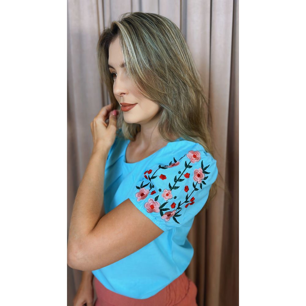 Blusa azul bordada shop