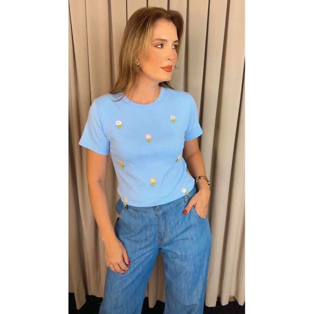 T-shirt Feminina Com Detalhe Florzinha - Azul - Cod 537