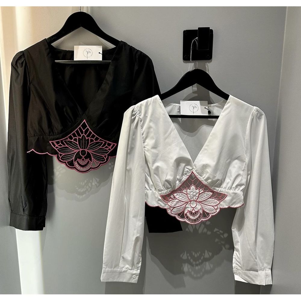 CROPPED FLOR PRETO