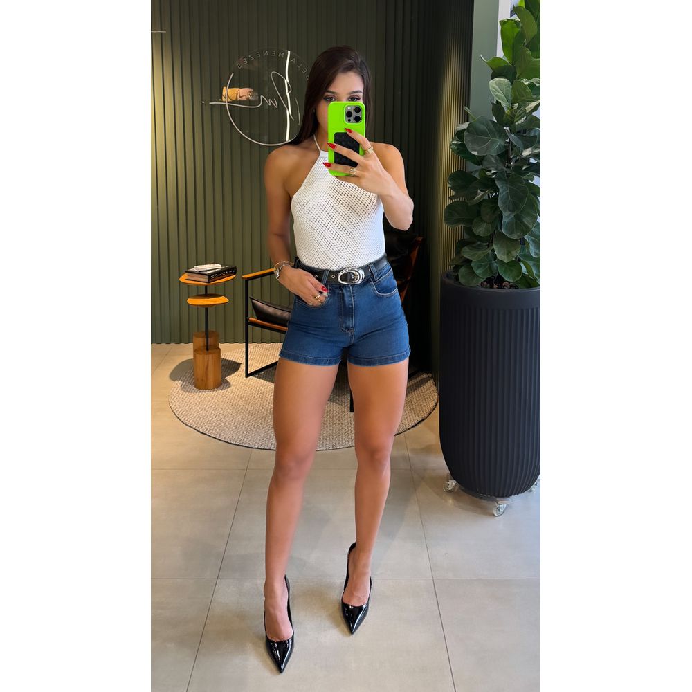 SHORT JEANS COM CINTO FIVELA 