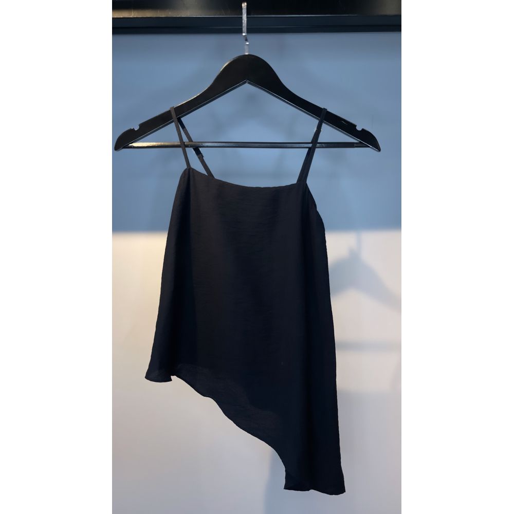 BLUSA DE ALCA ASSIMETRICA PRETO