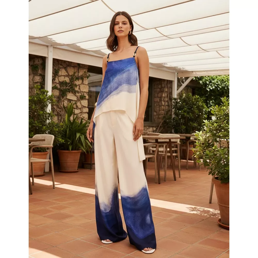 BLUSA ASSIMÉTRICA ESTAMPADA COM AVIAMENTO DOURADO - Le Preppy