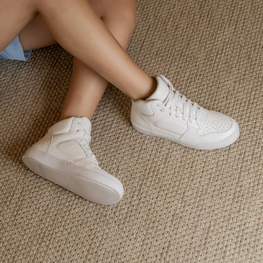 Tênis Feminino Casual Joy Em Couro Branco - Loja Gabriela Ribeiro