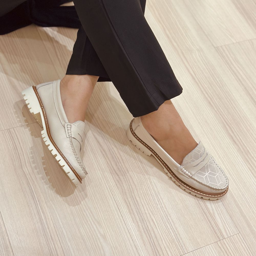 Mocassim Em Couro Amélia Off White - Loja Gabriela Ribeiro