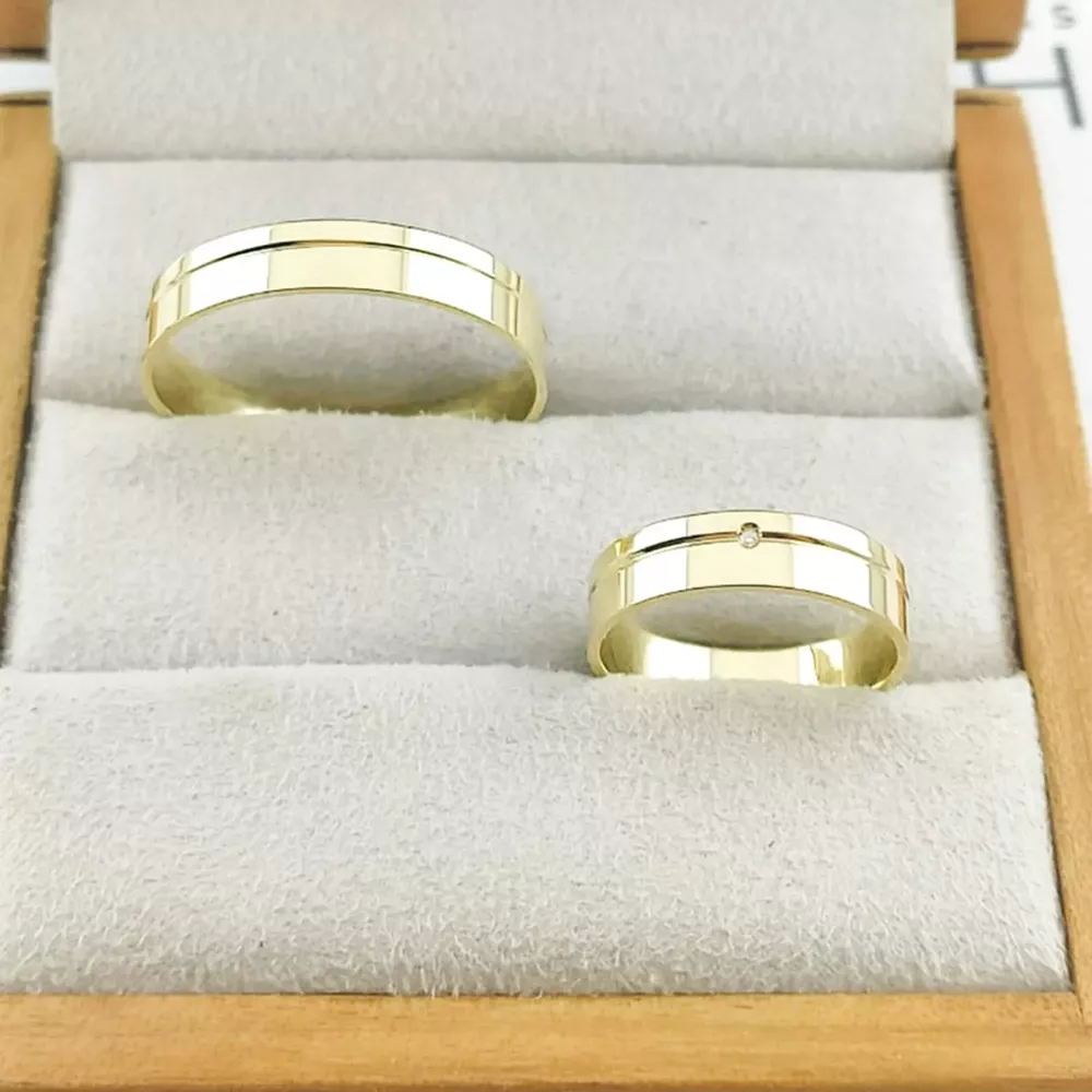 Alianças Em Ouro 18k Coreia Do Norte 4mm Reta Polida