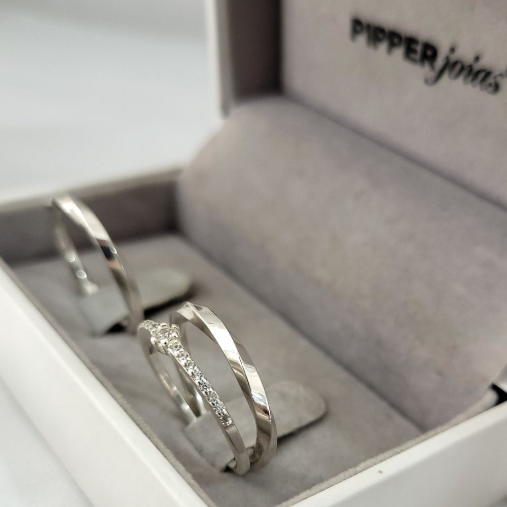 Par de Aliança de Namoro + Anel Solitario com acabamento torcido Star - Dia dos Namorados