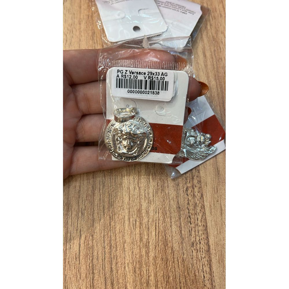 Pingente Zamac Versace Banhado A Prata 925 - 00000... - RC JOIAS BY RUDI