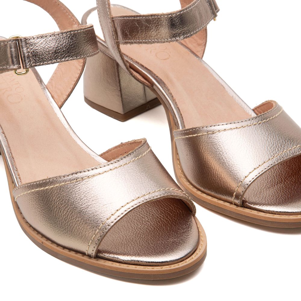 Sandália Peep Toe - Metalic - LEVE