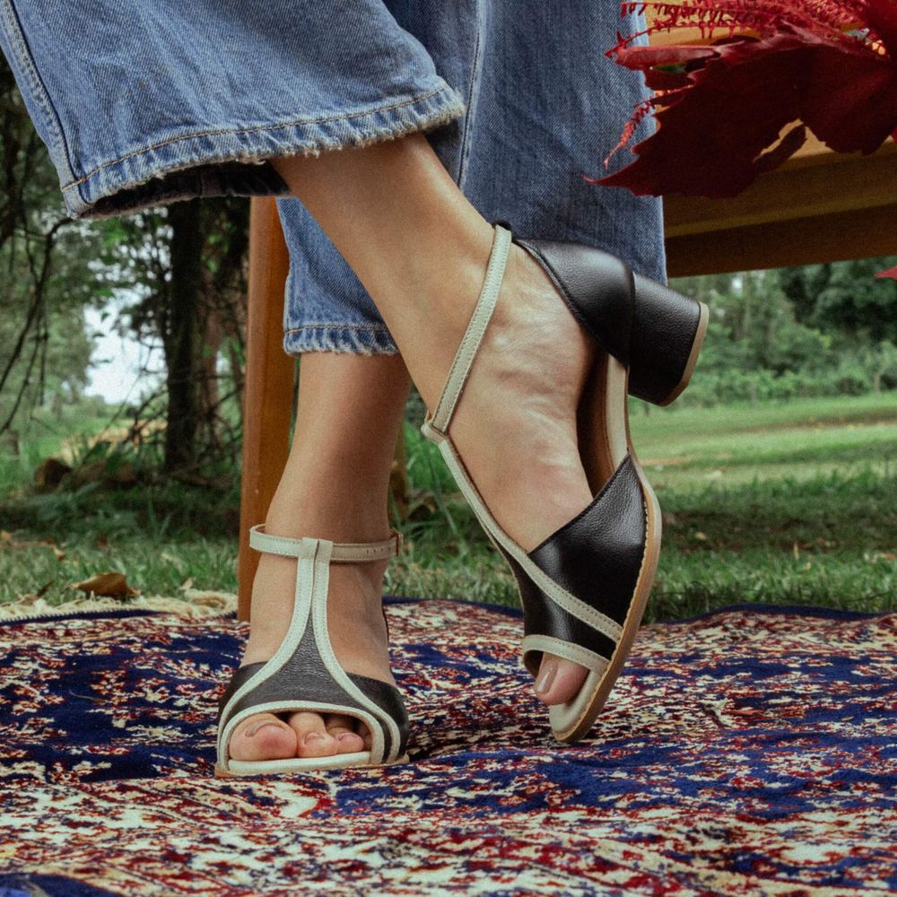 Sandália Peep Toe RetrÔ - Preta e Off White - ITAIM