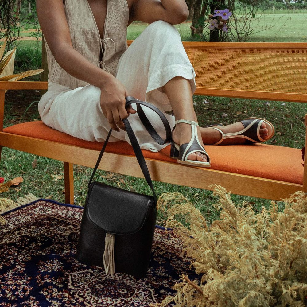 Sandália Peep Toe RetrÔ - Preta e Off White - ITAIM