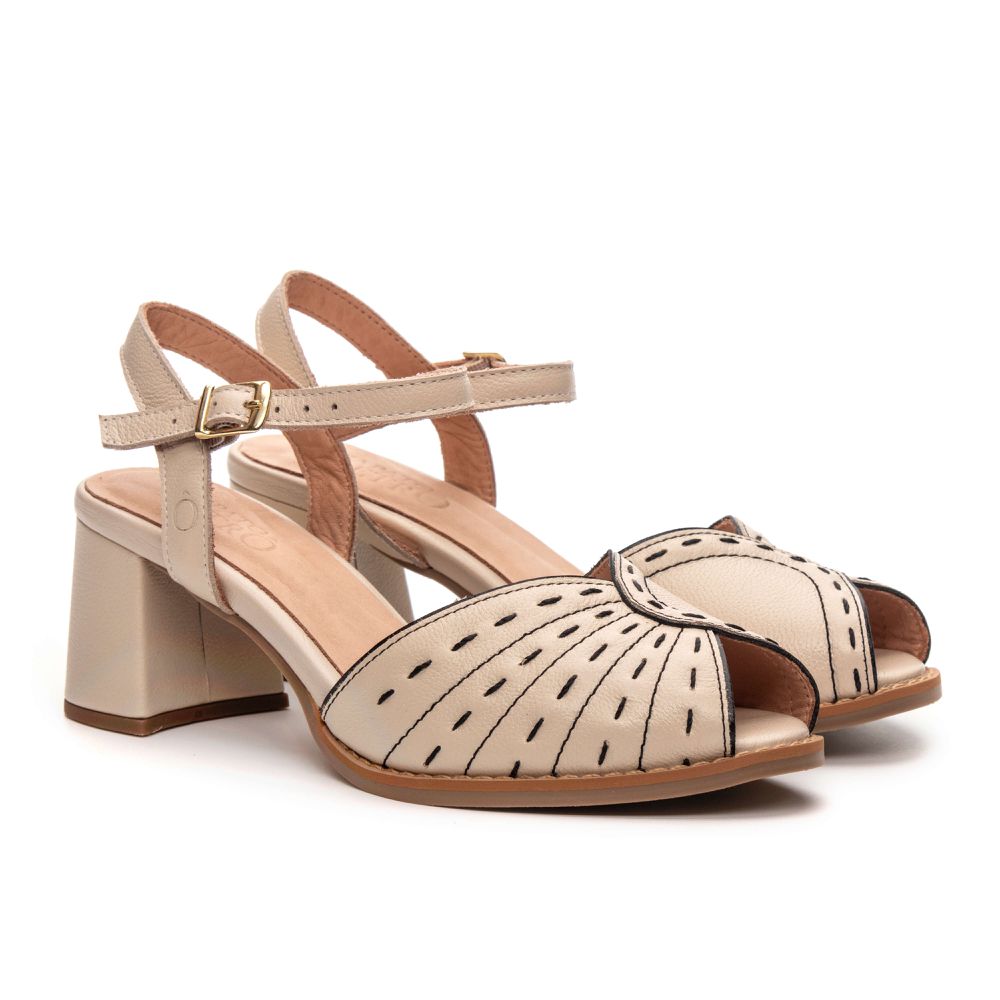 Peep Toe RetrÔ - Off White e Preta - TRAÇOS