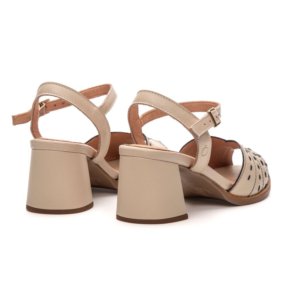 Peep Toe RetrÔ - Off White e Preta - TRAÇOS