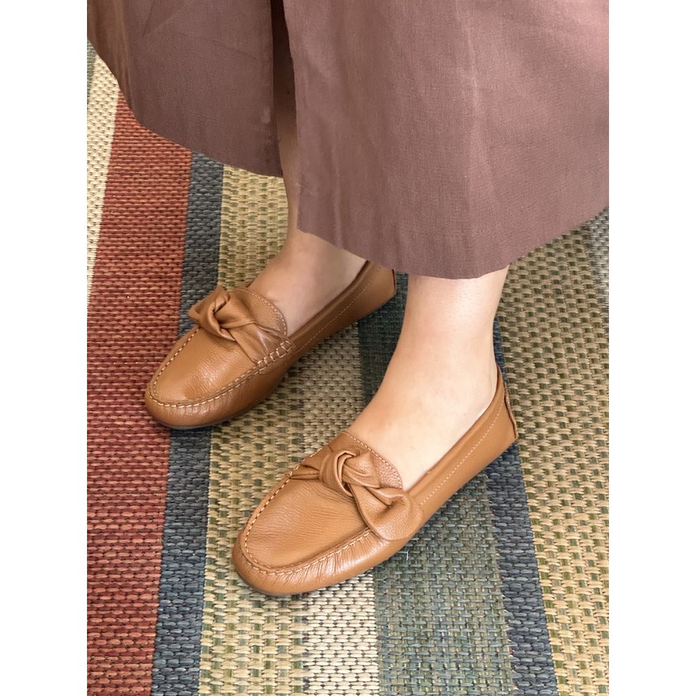 LILI - MOCASSIM FEMININO COURO CARAMELO - 00035800... - SEVEN FOR YOU
