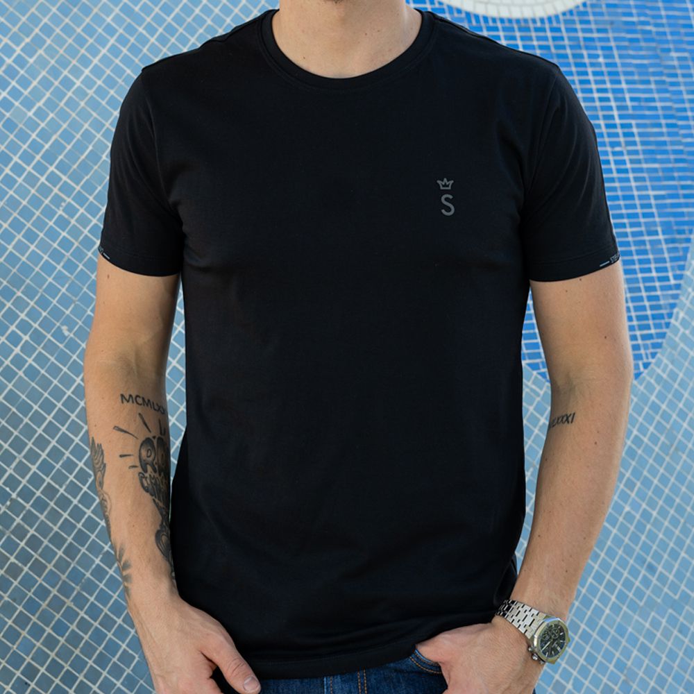 T-Shirt Pima Brasão Preta Stefano - Stefano Store