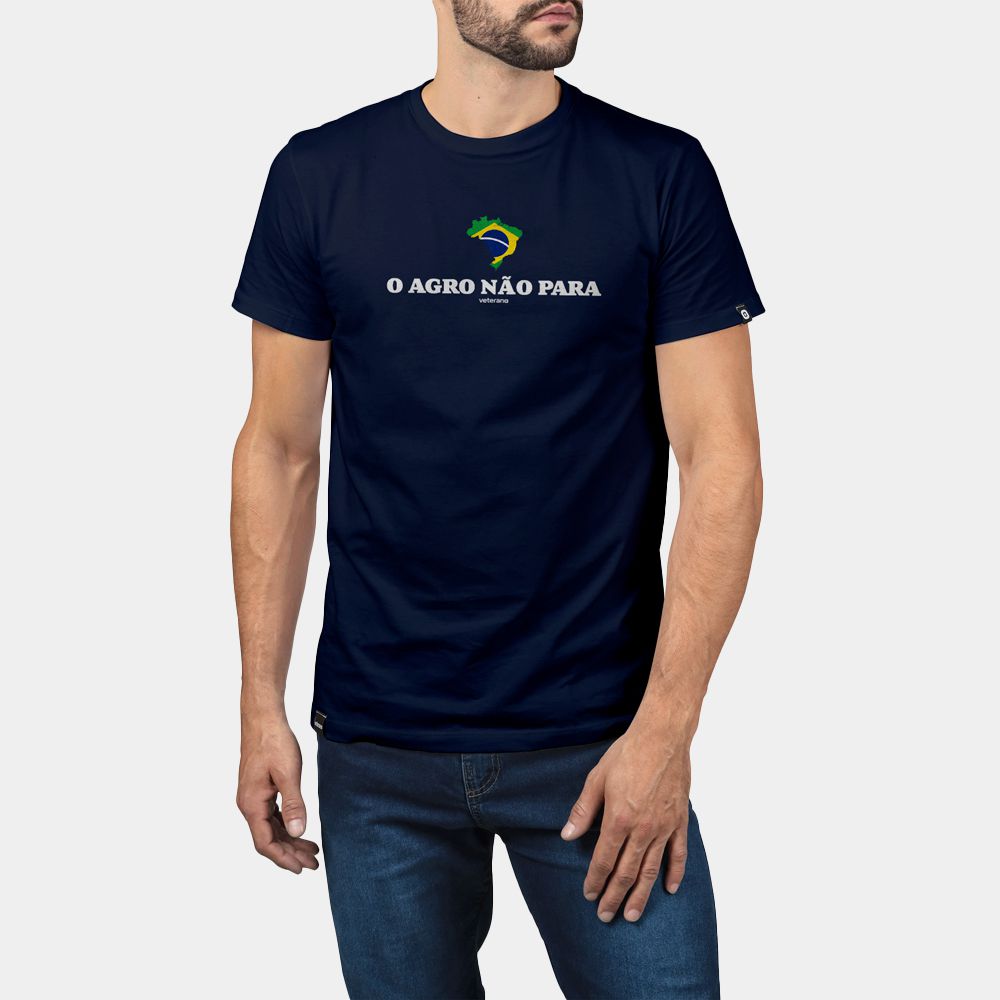 Camiseta Masculina O Agro Não Para Veterano Marinho
