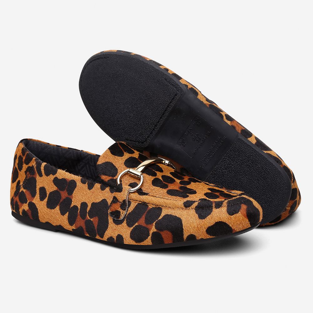 Mocassim Feminino Vittal Aurora em Couro Legítimo Animal Print com Fivela Dourada