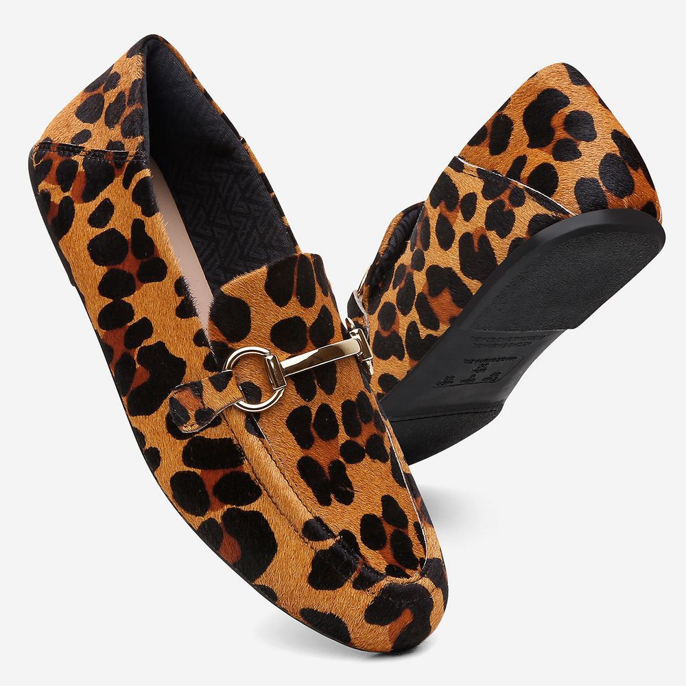 Mocassim Feminino Vittal Aurora em Couro Legítimo Animal Print com Fivela Dourada