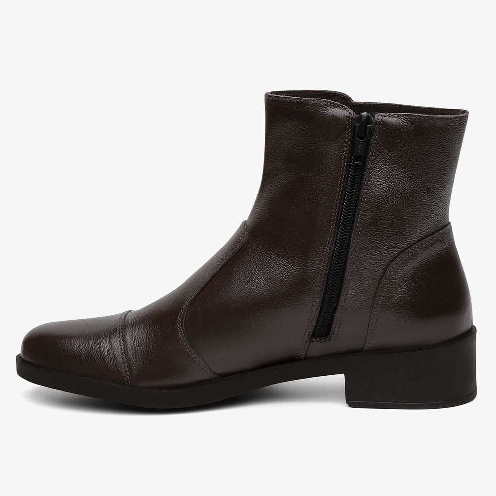 Bota Feminina Vittal Sofia em Couro Legitimo Cano Curto e Zíper Café