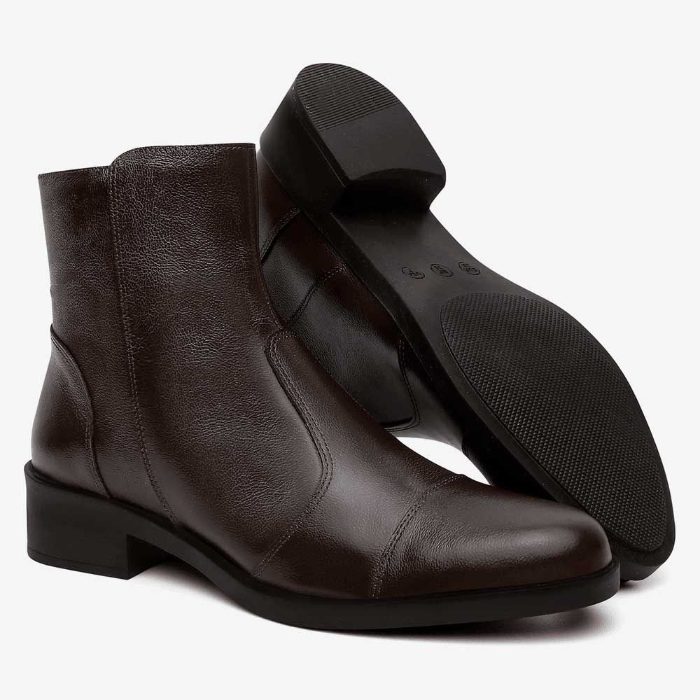 Bota Feminina Vittal Sofia em Couro Legitimo Cano Curto e Zíper Café