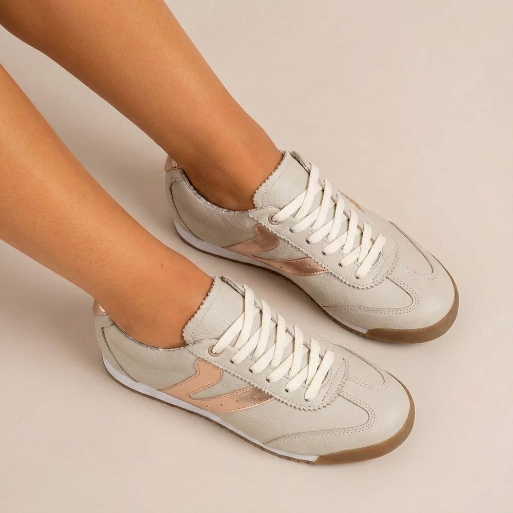 Tênis Feminino Couro Legítimo Naomi OffWhite com Rosê Casual Vittal Clássico Retrô