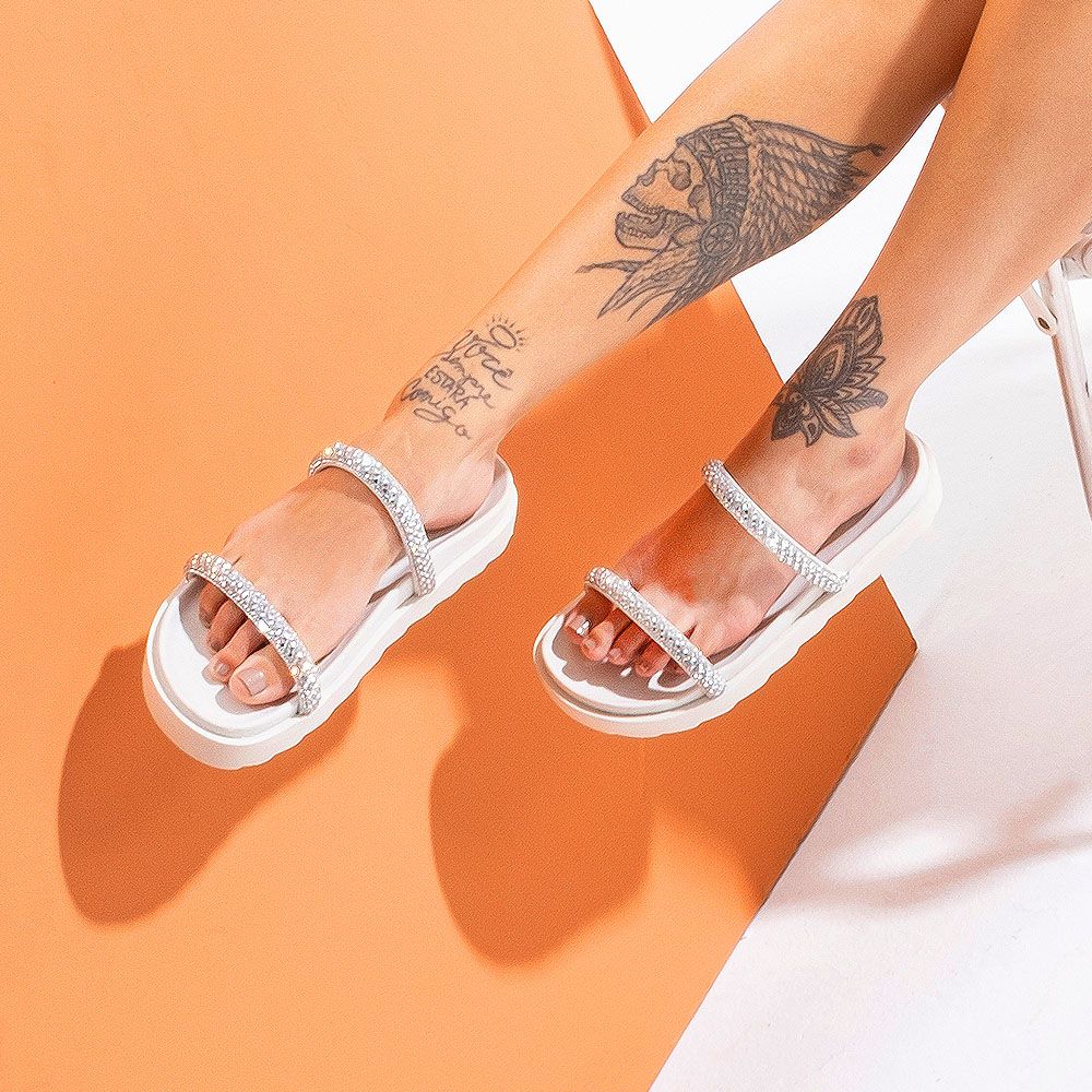 Papete Flat Feminina Marie OffWhite Com Strass Brilho Vittal 